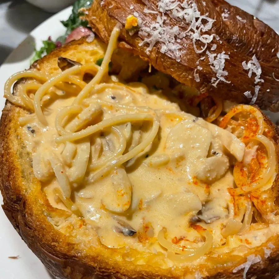 Crispy Mont Blanc shell alongside the pasta