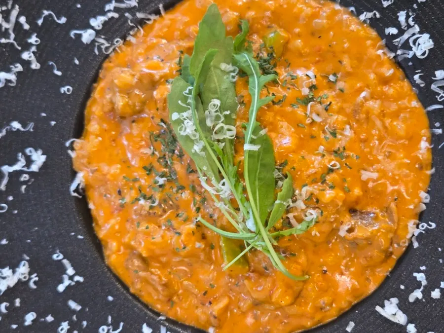 Rosé beef risotto with a rich sauce
