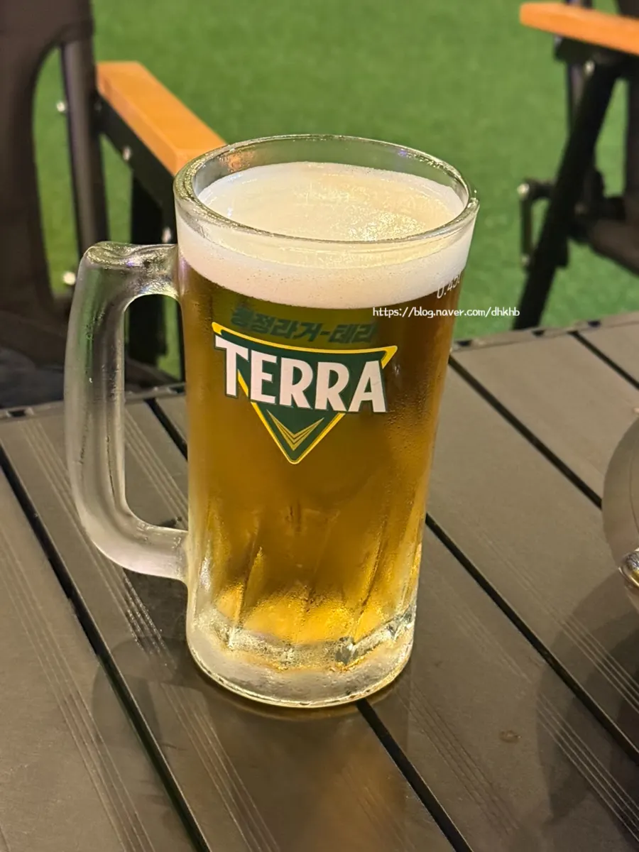 추가 주문한 생맥주 두 잔