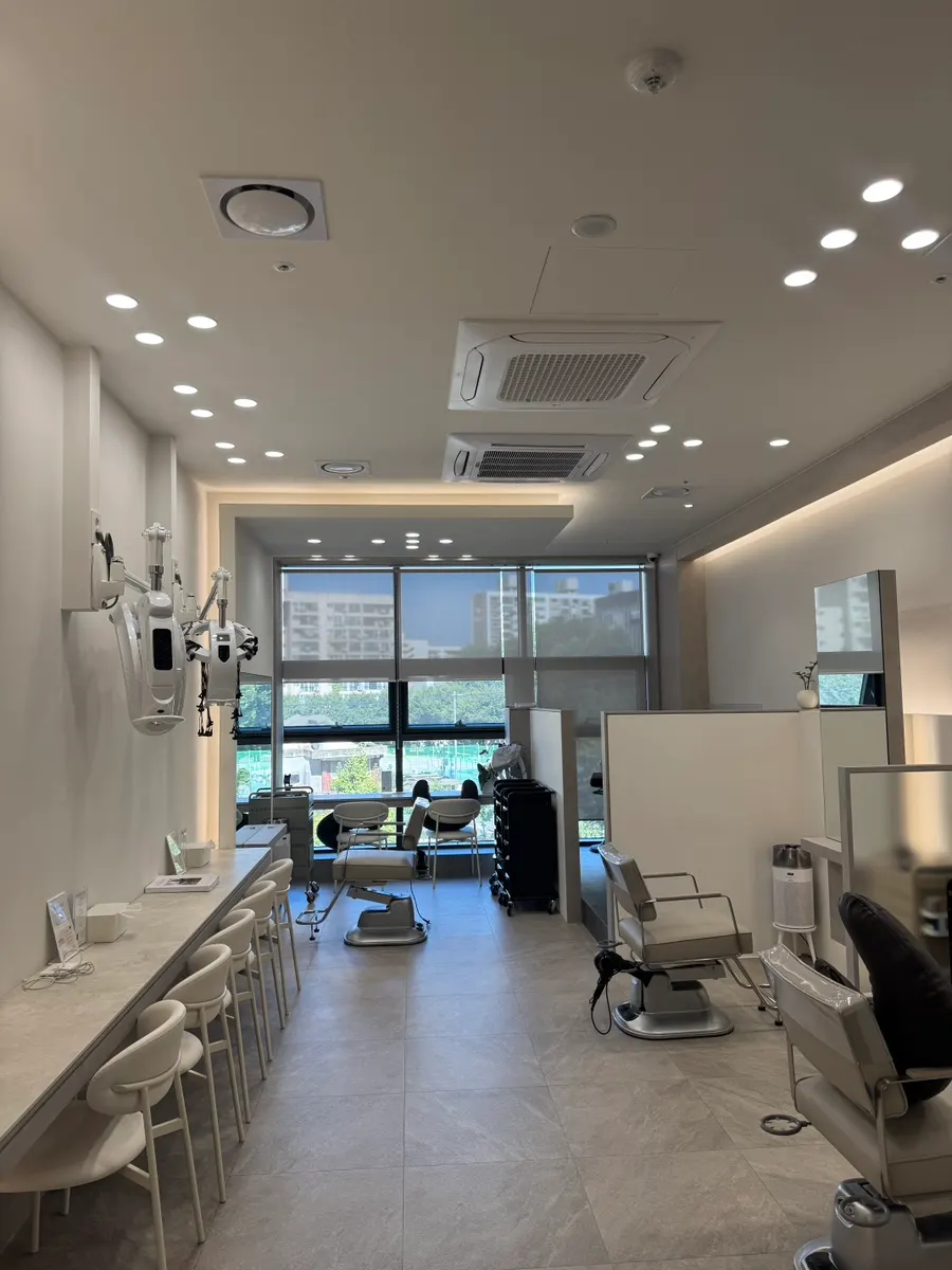 Interior view of Abidasun Salon Jamwon