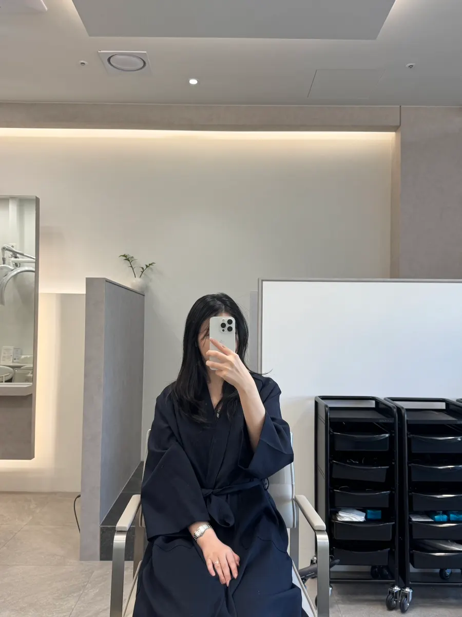 Seat in front of the salon mirror before the service