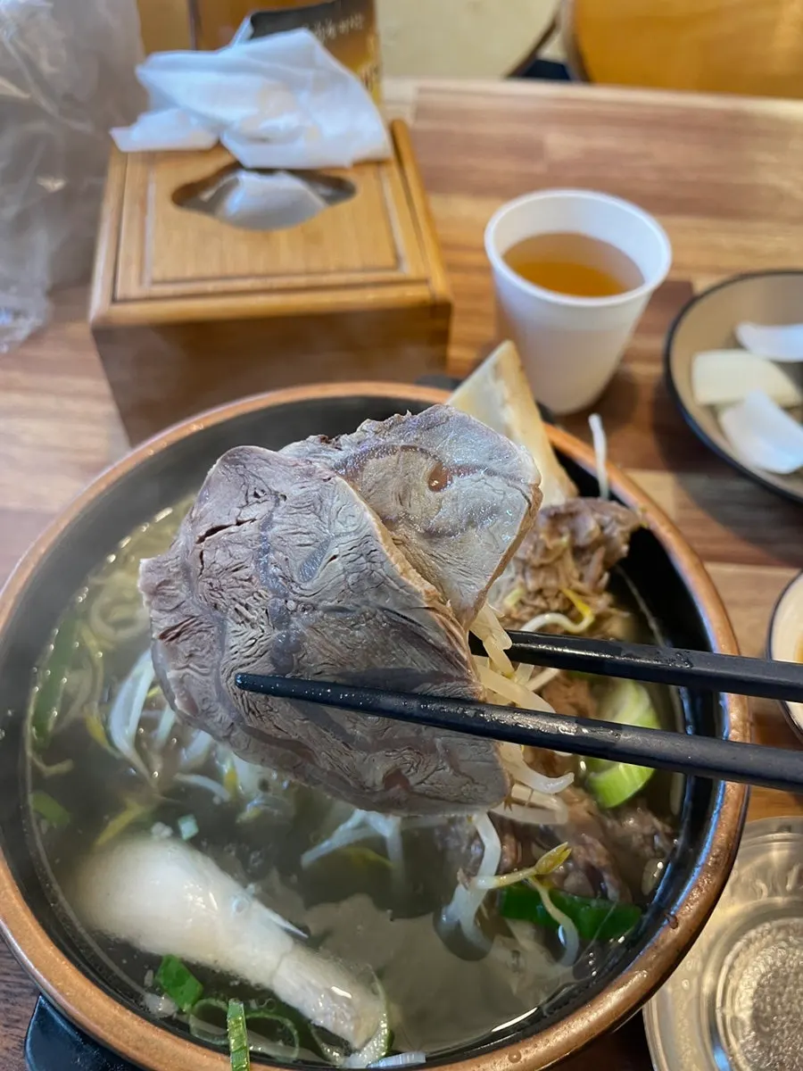 소스에 찍어 먹는 아롱사태