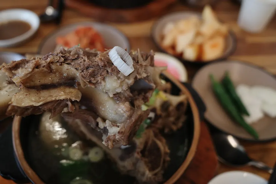 특갈비탕의 통갈비와 소스
