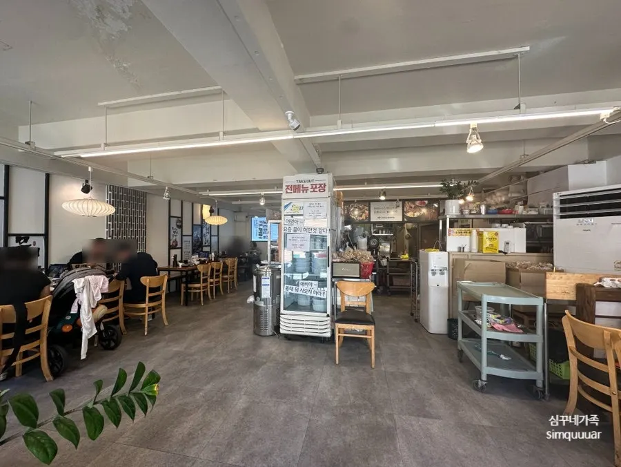 Inside Achasan Tong Galbitang, seated without a wait