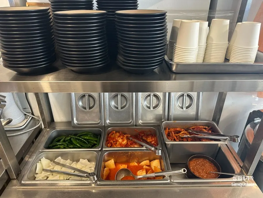 Self-serve bar for extra rice and side dishes