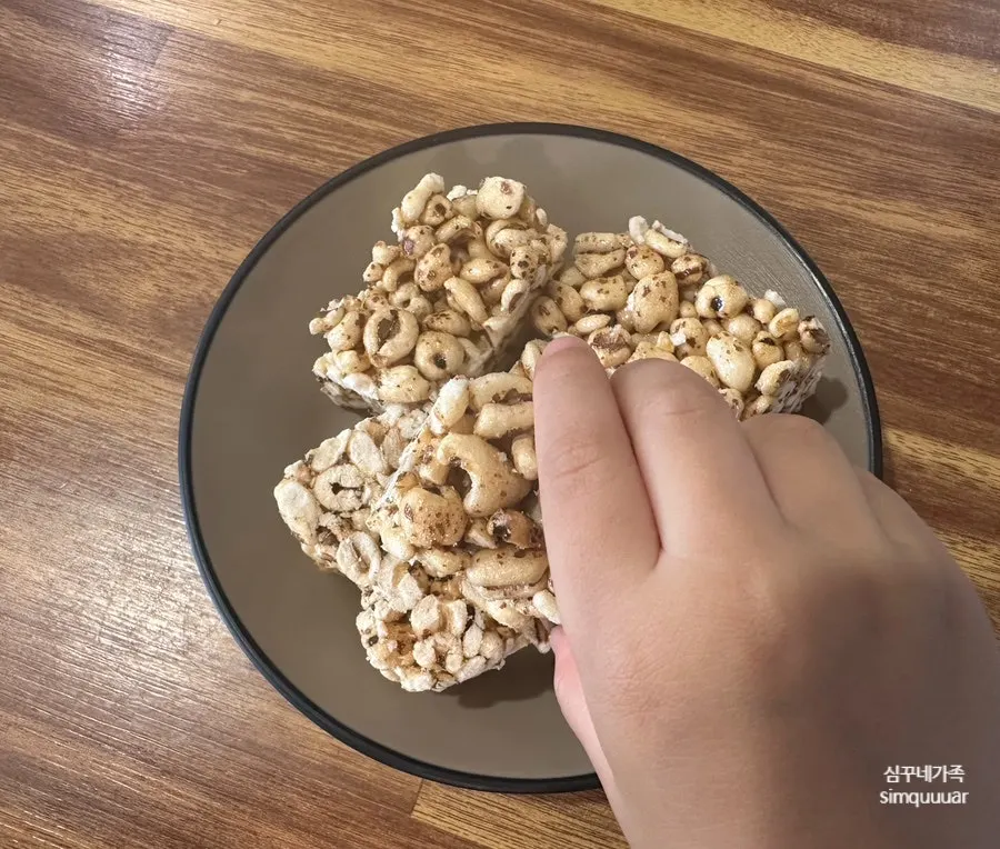 Crunchy barley candy eaten as dessert