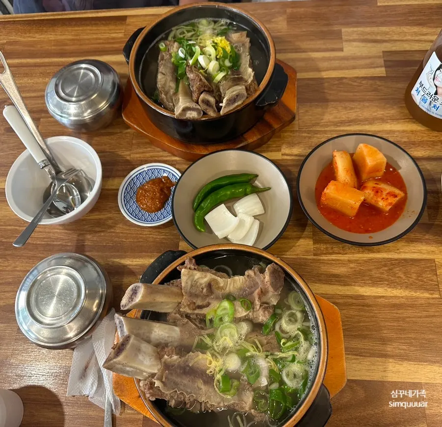 Table with finished galbitang bowls