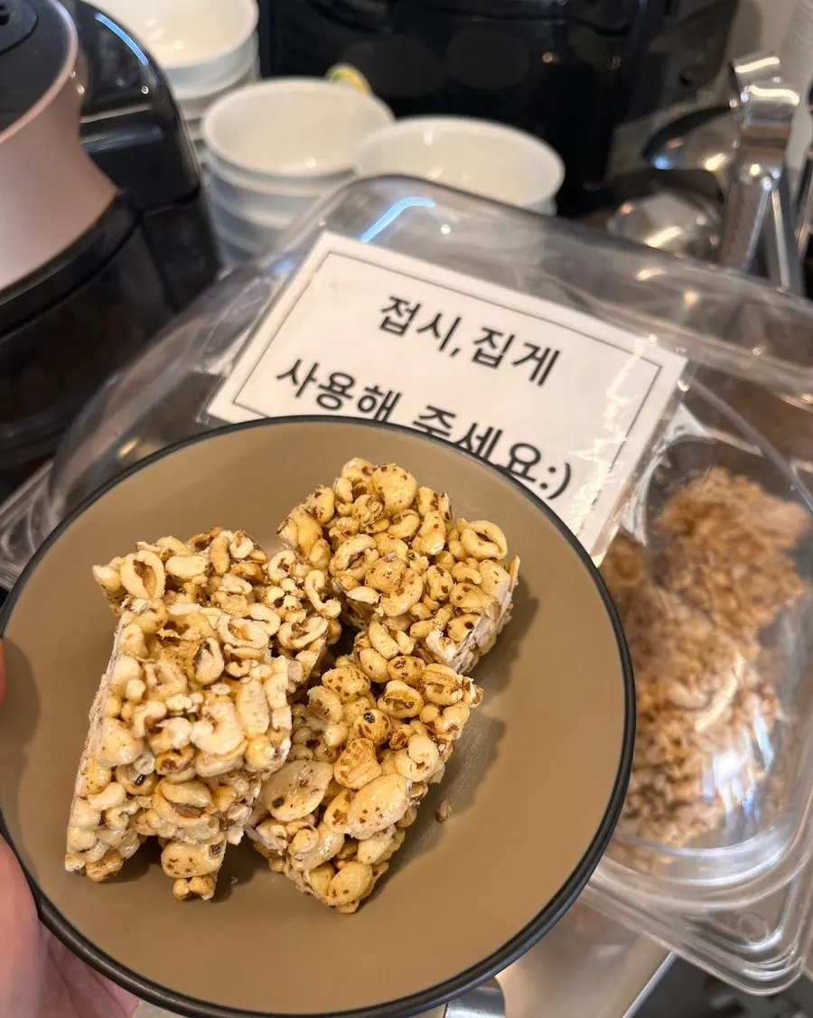 Crunchy boritang jang served as a side treat