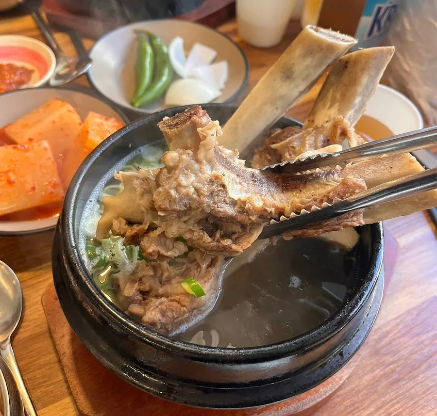 Galbitang meat cut into bite-sized pieces with scissors