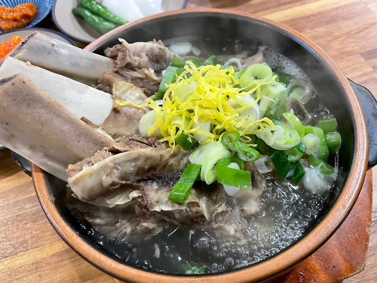 Bowl of teuk-galbitang with three rib bones
