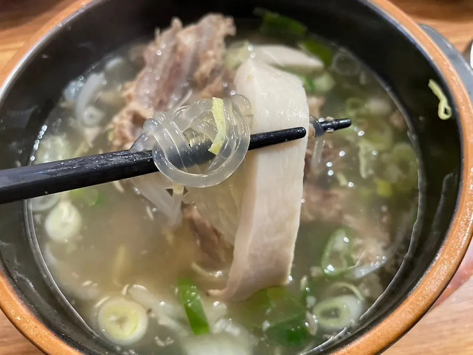 Glass noodles and mushrooms soaked in broth