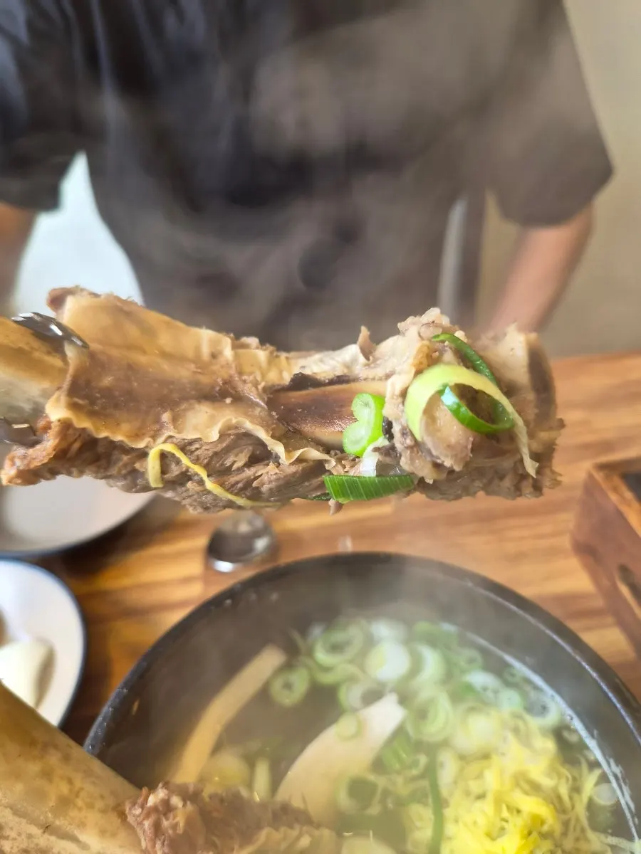 젓가락으로 발라낸 갈비살
