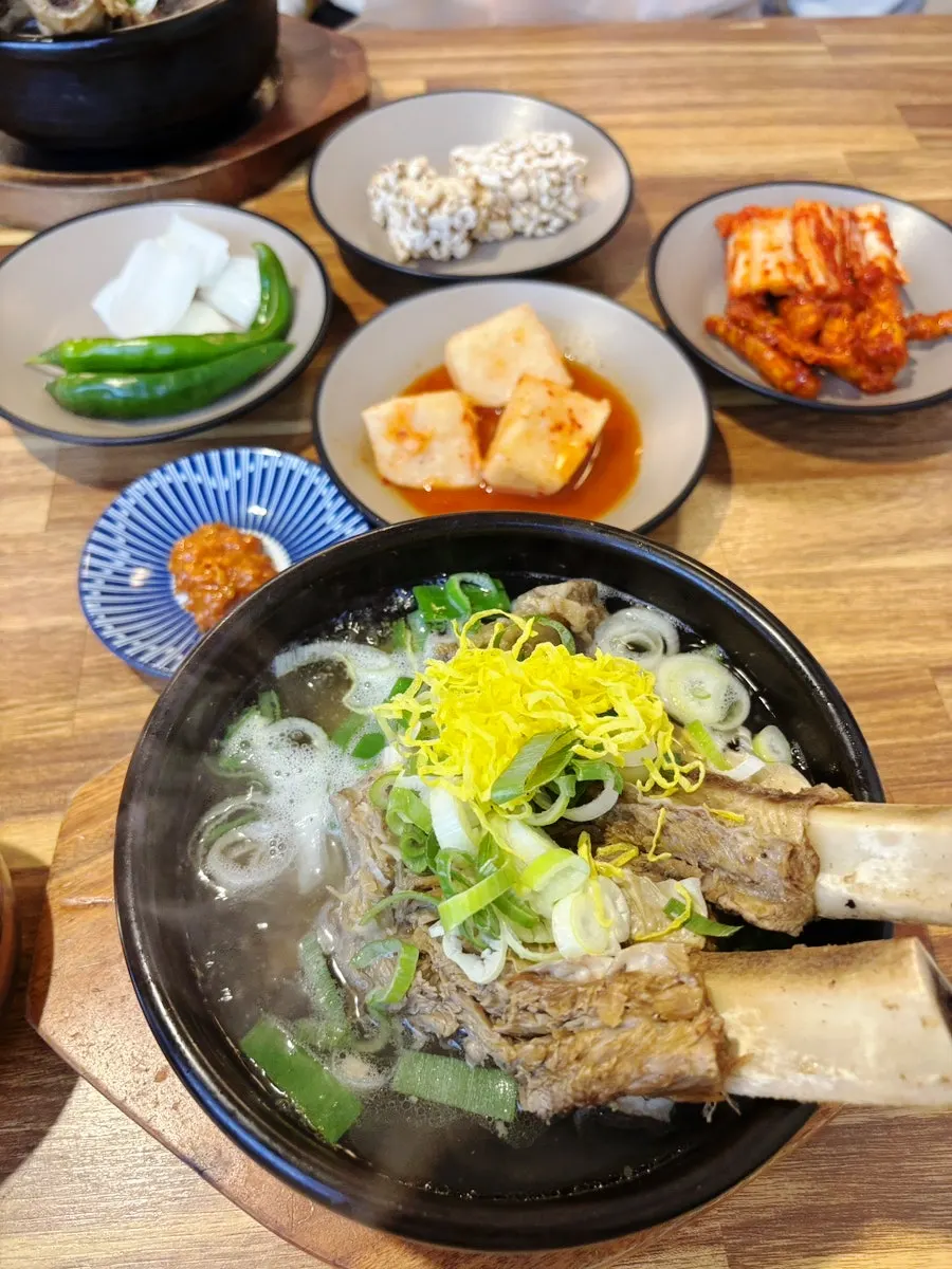 왕갈비 두 대가 든 원기회복 왕갈비탕