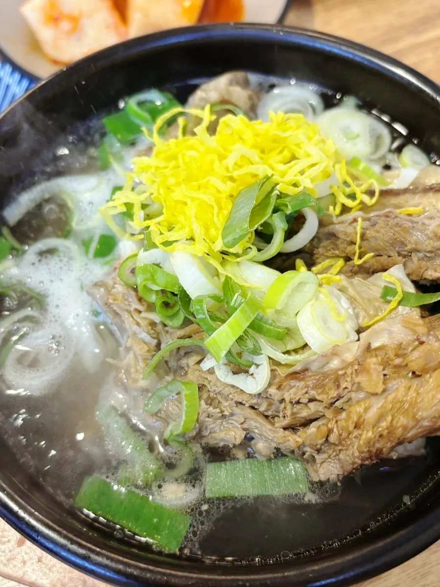 원기회복 왕갈비탕의 큼직한 갈비