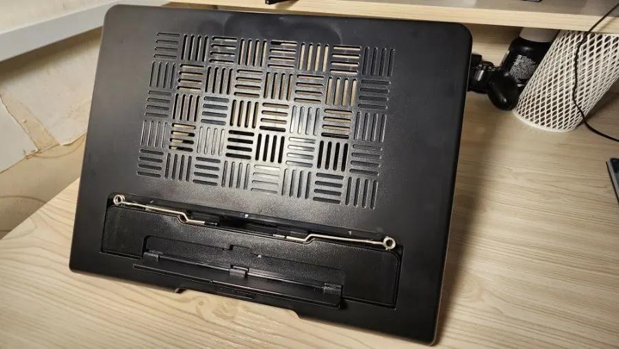 Portable book stand suitable for packing in a suitcase