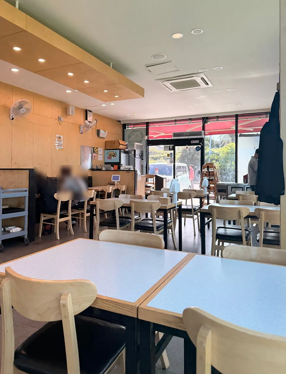 Parking spaces in front of Handam Guksu Gwakji Aewol Branch
