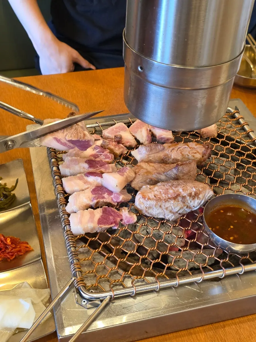 切り分けた黒豚の断面