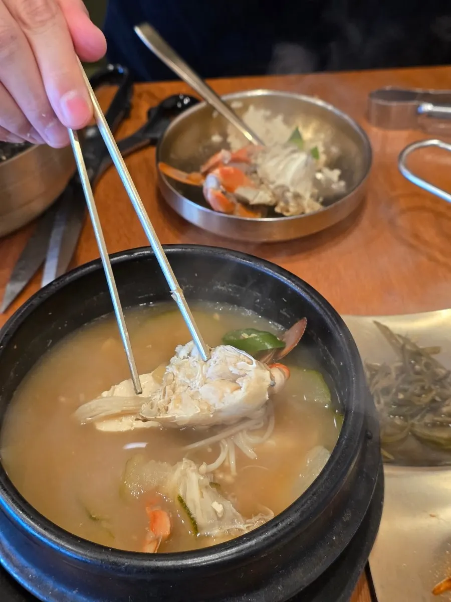 蟹が一杯まるごと入った済州ワタリガニ味噌チゲ
