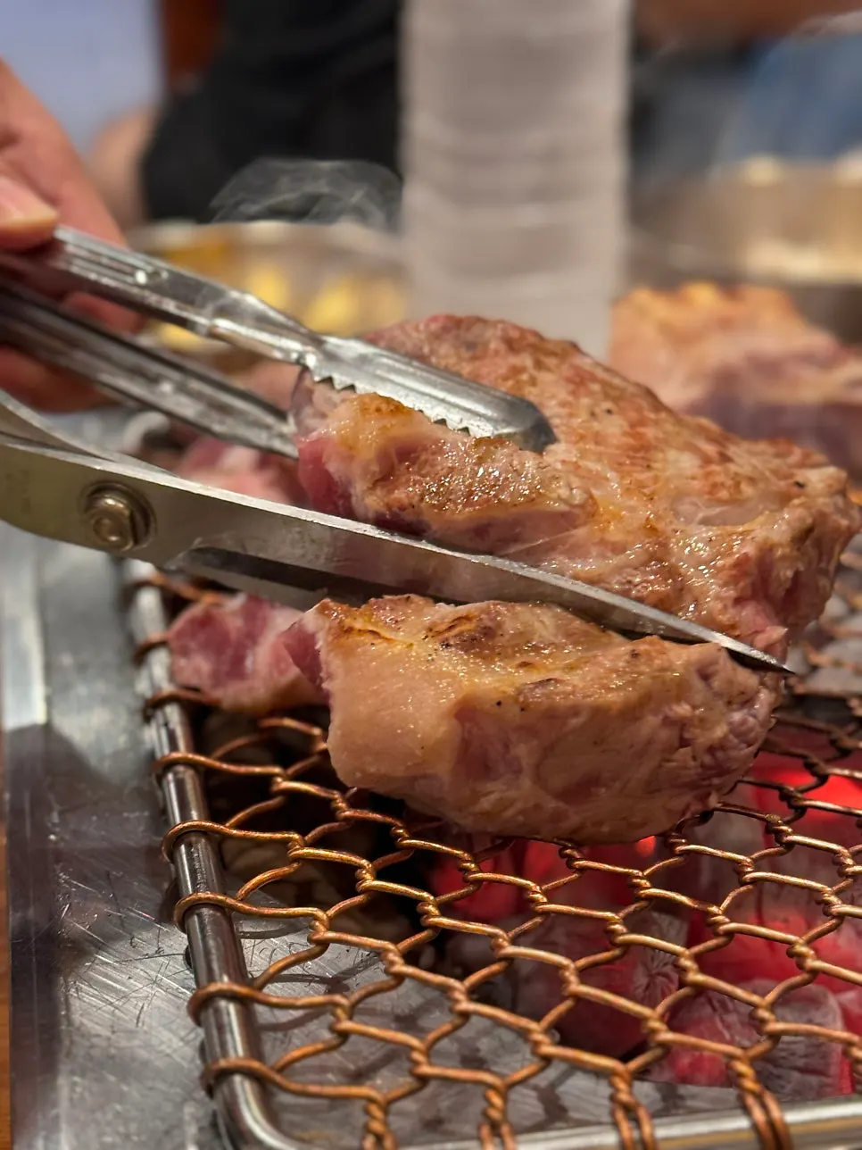 Thickness of the black pork geun-gogi visible