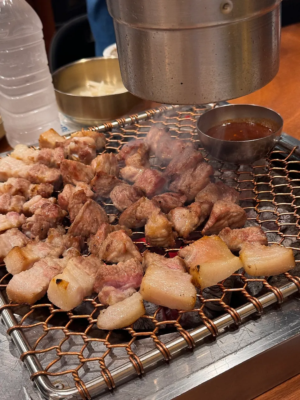Black pork cut into bite-sized pieces after grilling