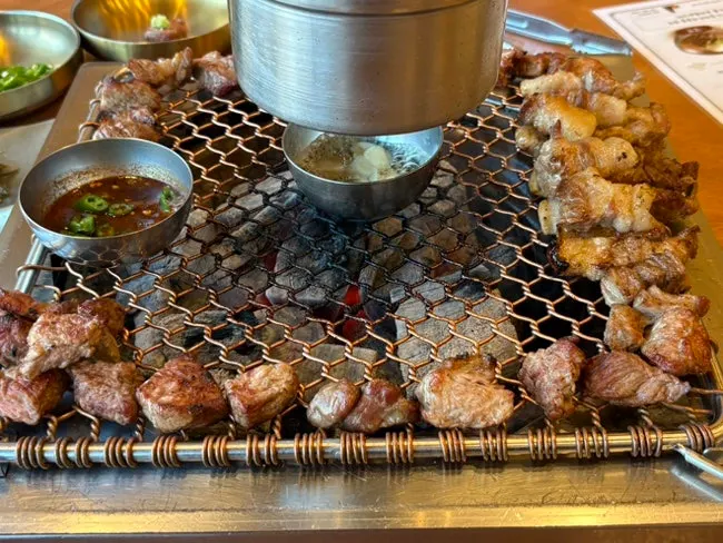 직원이 구워주는 흑돼지 그릴링 서비스