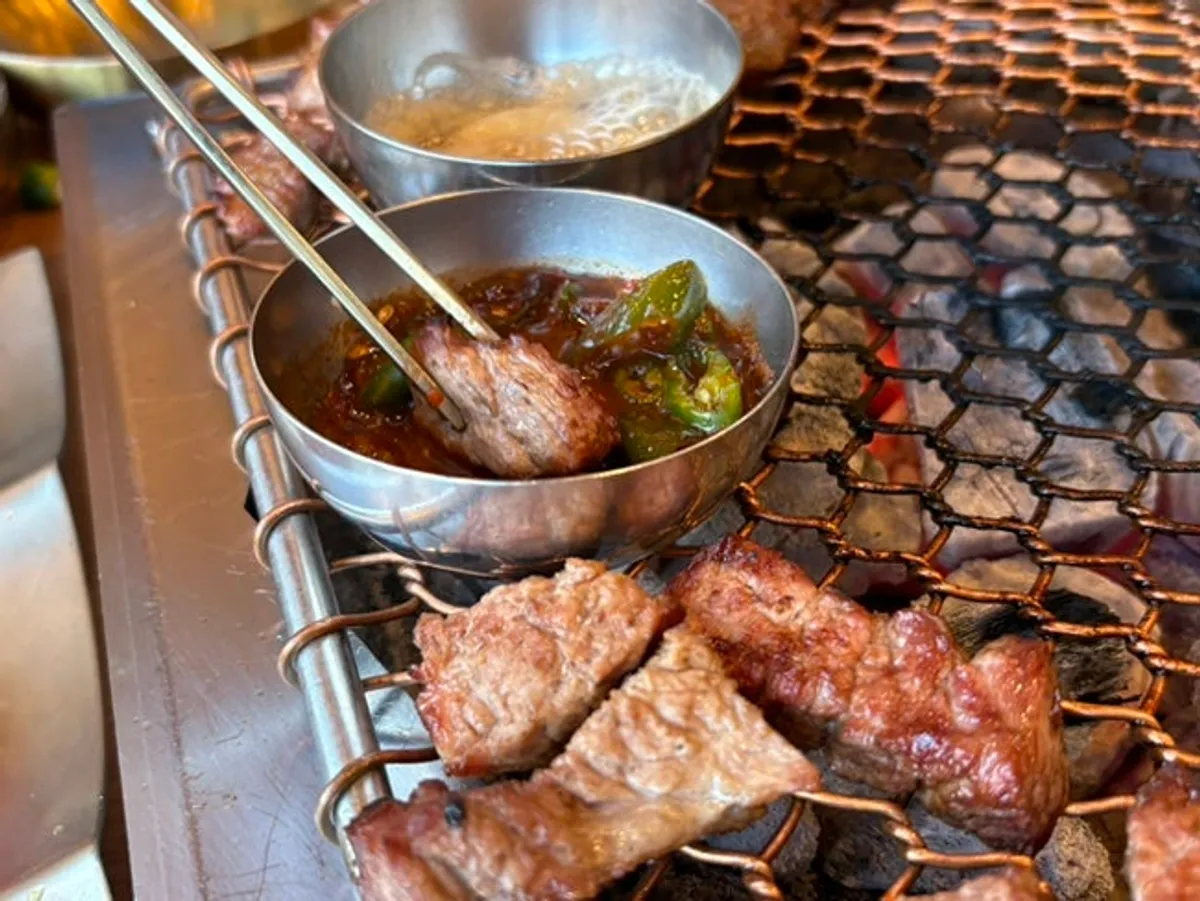 수제 소금과 함께 즐긴 애월 흑돼지 근고기 한 상