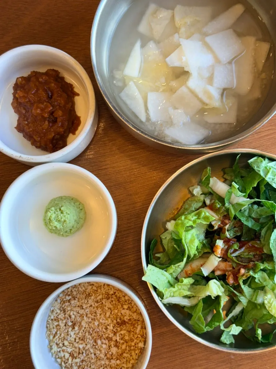 Shredded radish salad and pickled radish side dishes for black pork