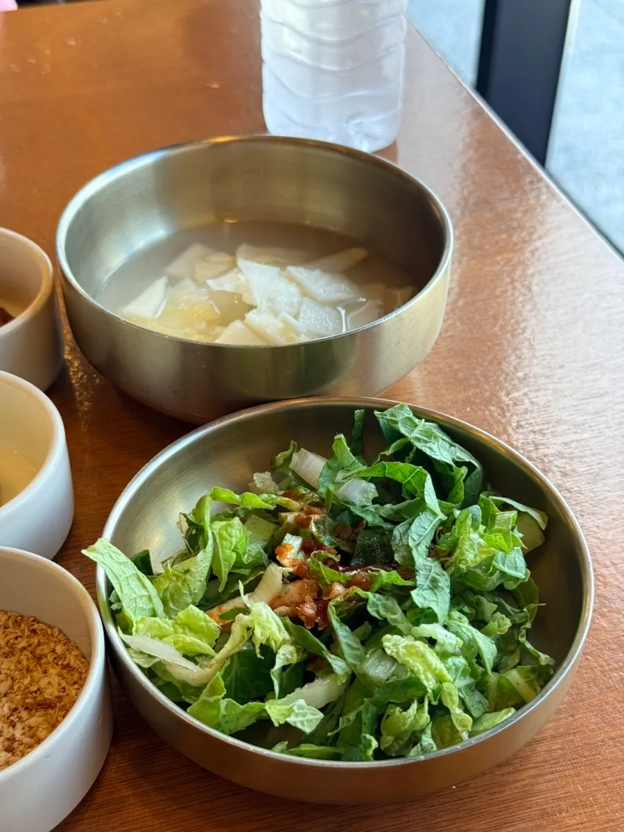 Seasoned lettuce and dongchimi side dishes