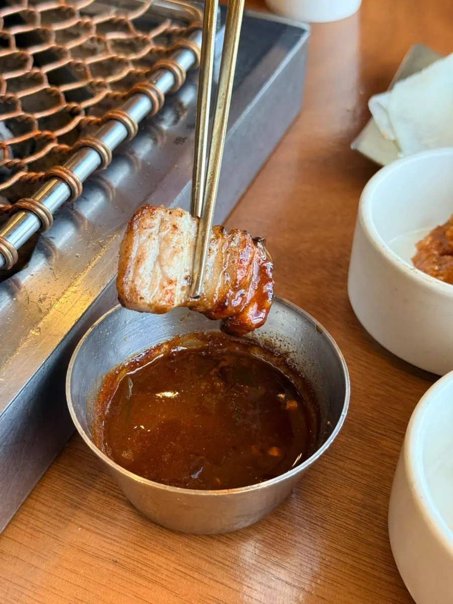 Nopo Dwaeji Aewol self-service bar with roasted seaweed