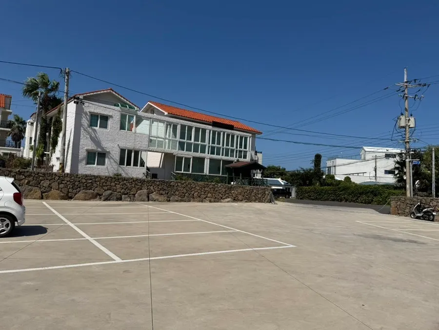 주차 자리가 넉넉한 노포돼지 애월 주차장