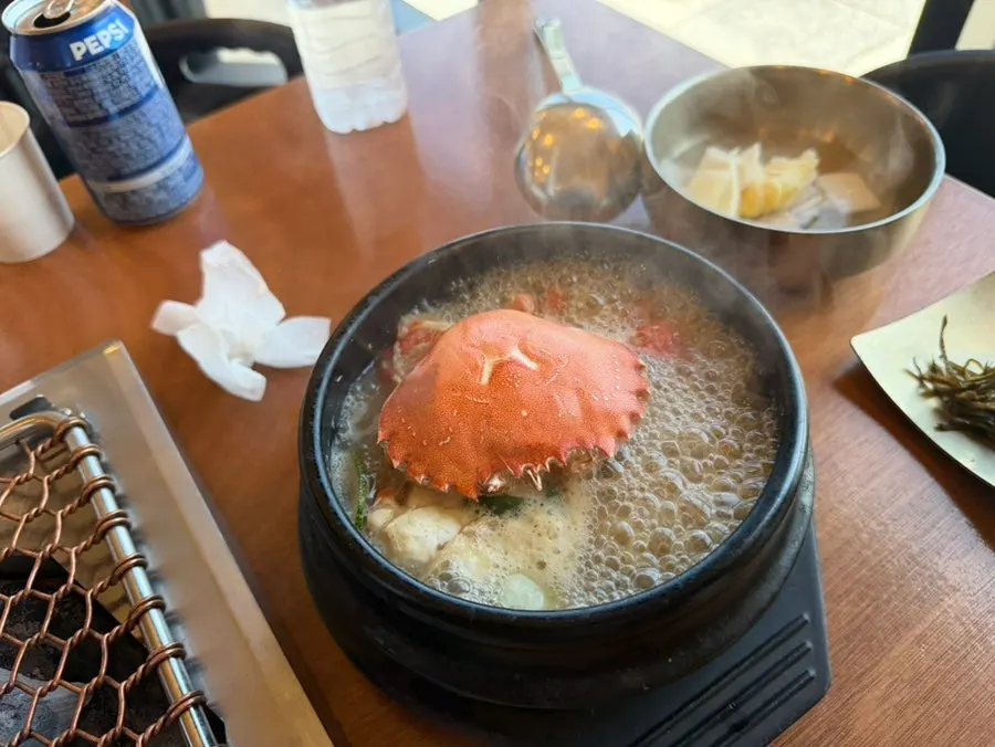 두부가 들어간 꽃게된장국
