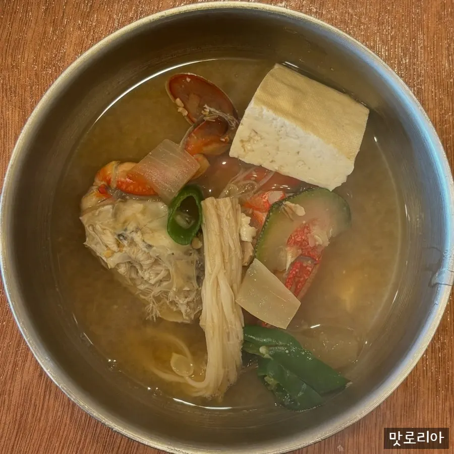 Bát canh doenjang cua vàng Jeju có thịt cua