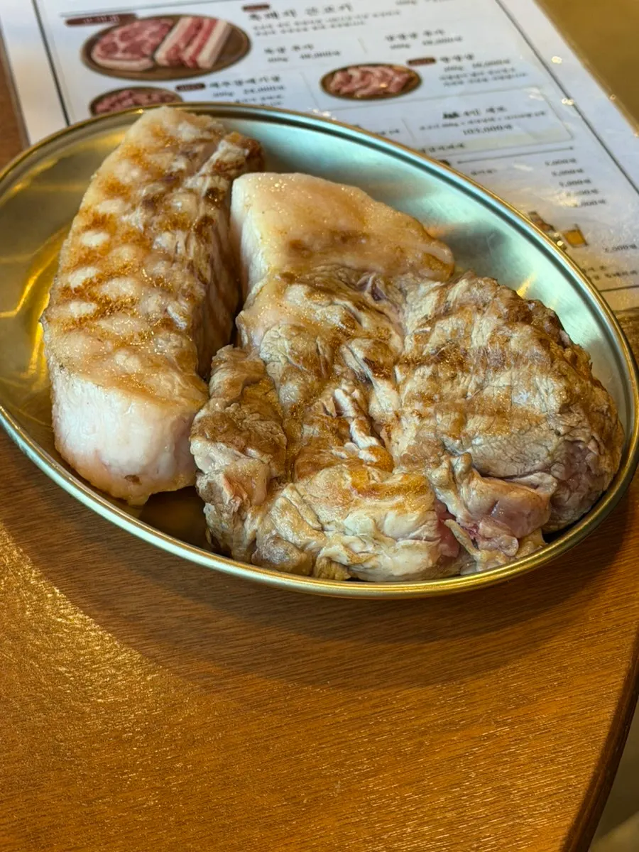두툼한 숙성 흑돼지 근고기 600g