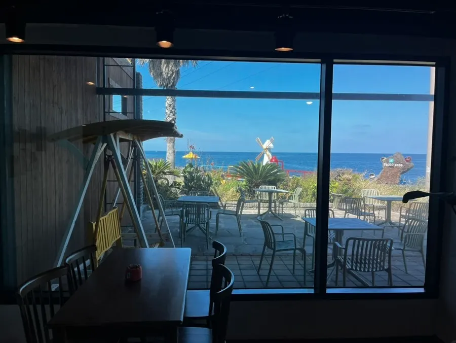 Aewolbon Café terrace with the sea in the background