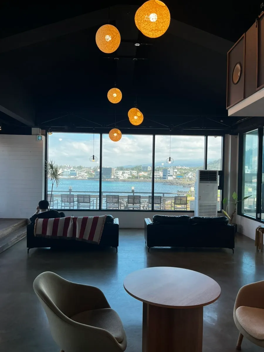Spacious, airy-feeling second floor interior