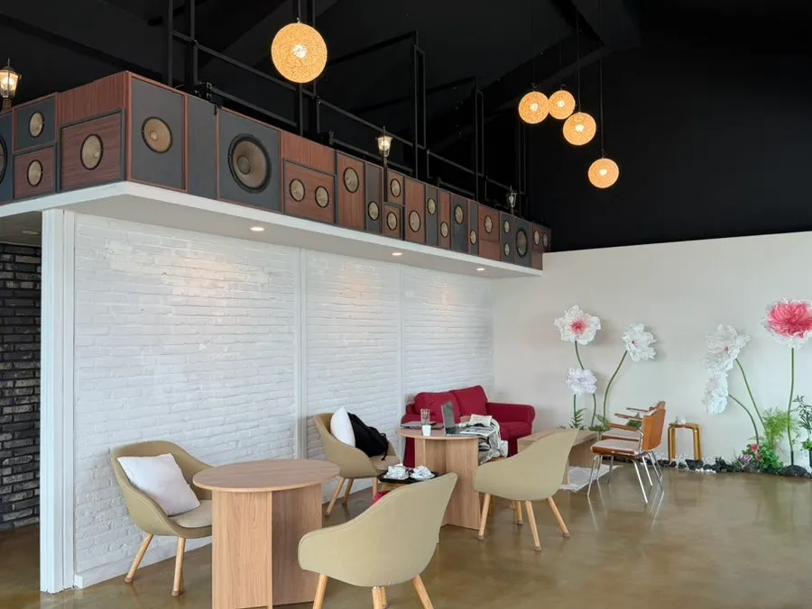 Indoor resting space at Aewolbon Café