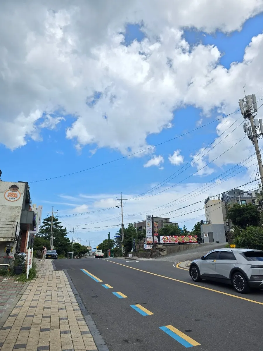 Clear-weather street view of Aewol