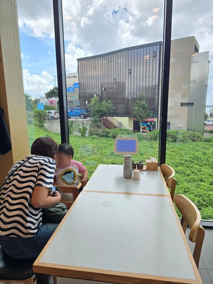 Breezy floor-to-ceiling window seating