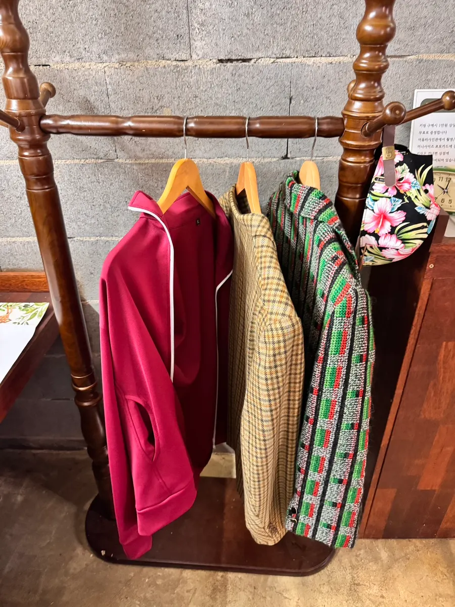 Jeju-themed indoor shooting props setup