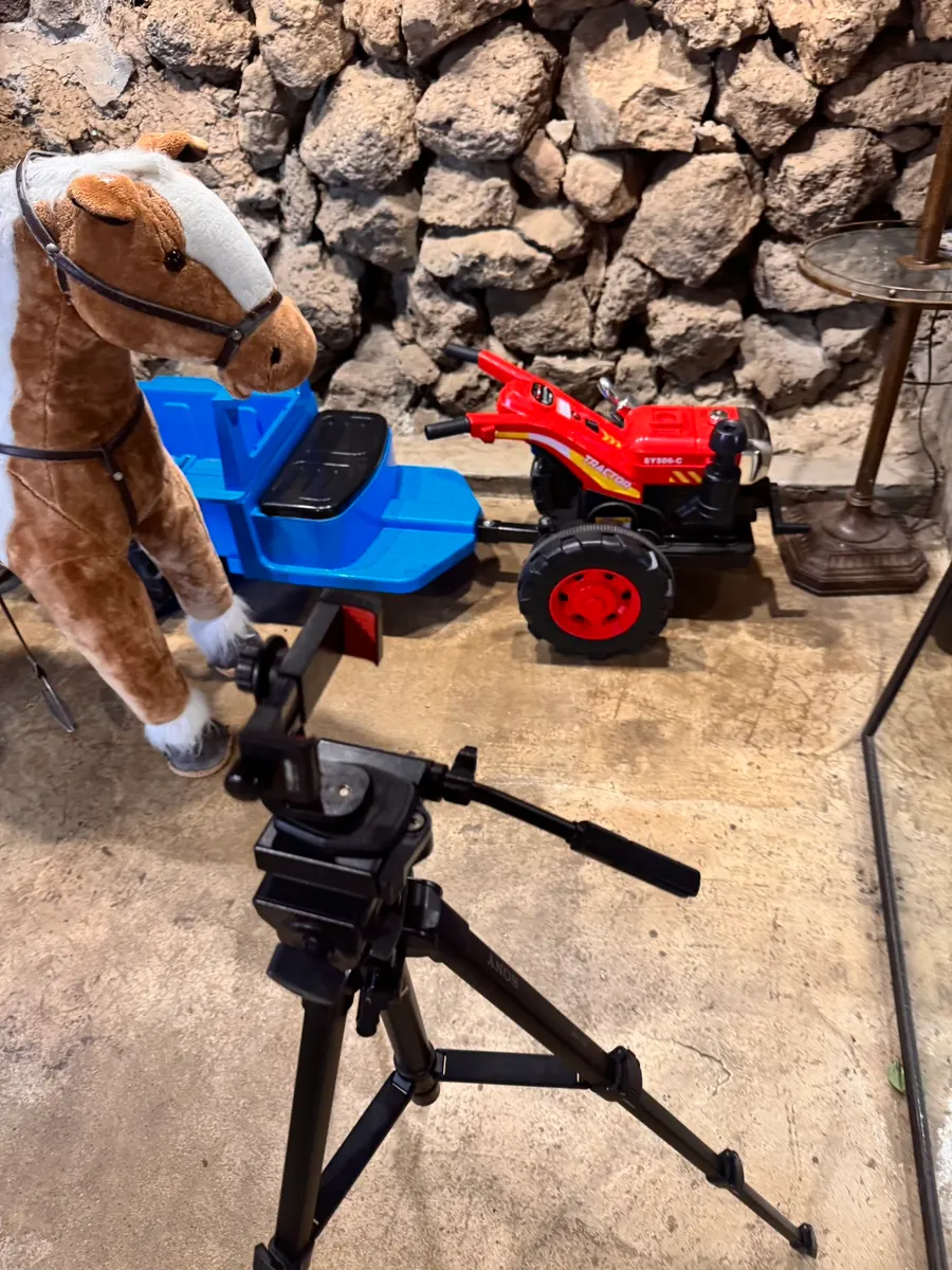 Tripod and bluetooth remote set up for self-photo shooting