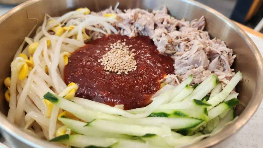 동치미 비빔국수 한 그릇