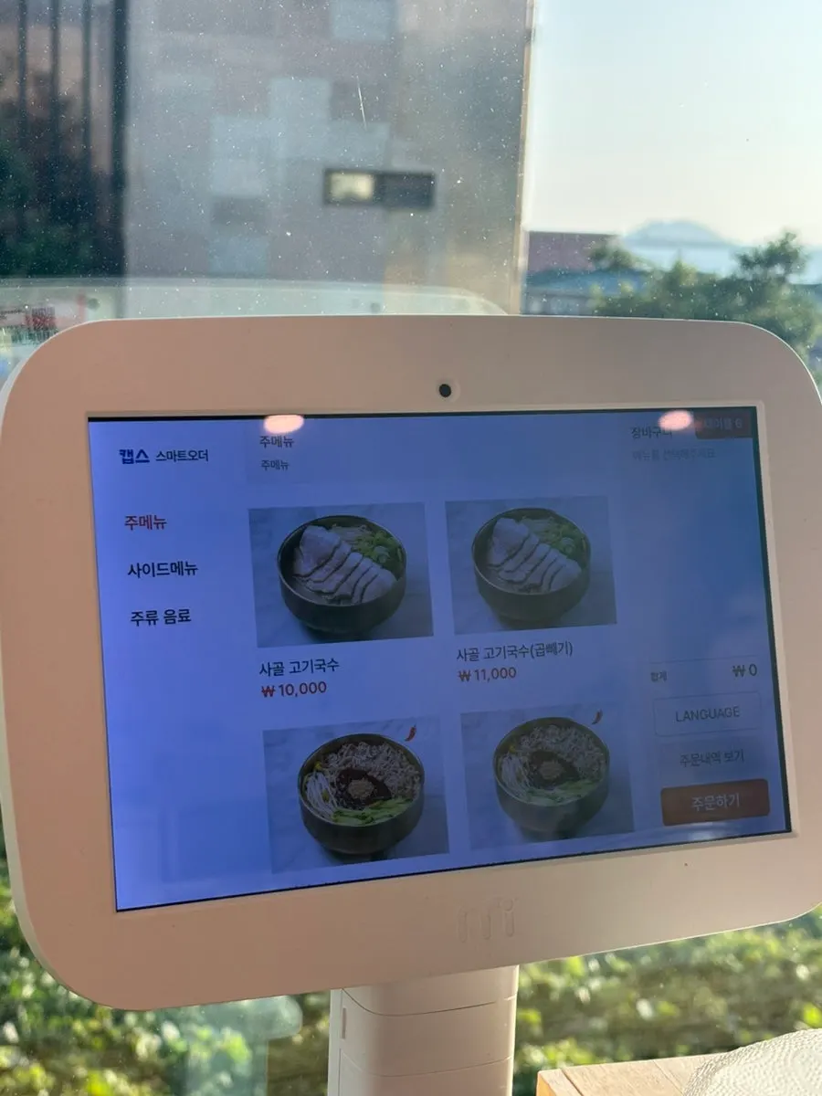 길게 뻗은 한담국수 실내 좌석