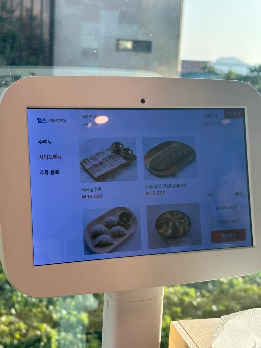 깔끔한 한담국수 실내 공간