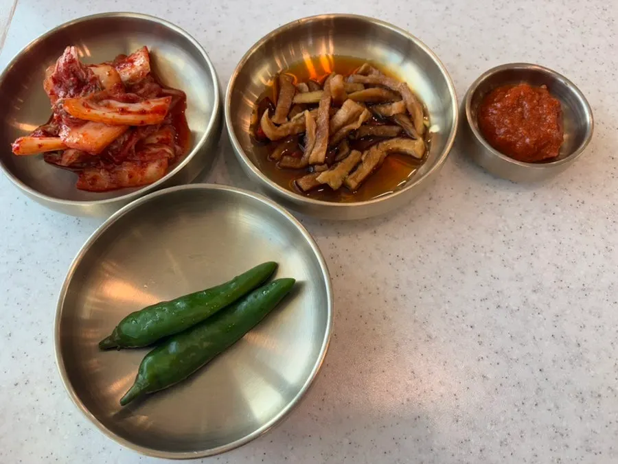 김치와 무말랭이 장아찌 반찬