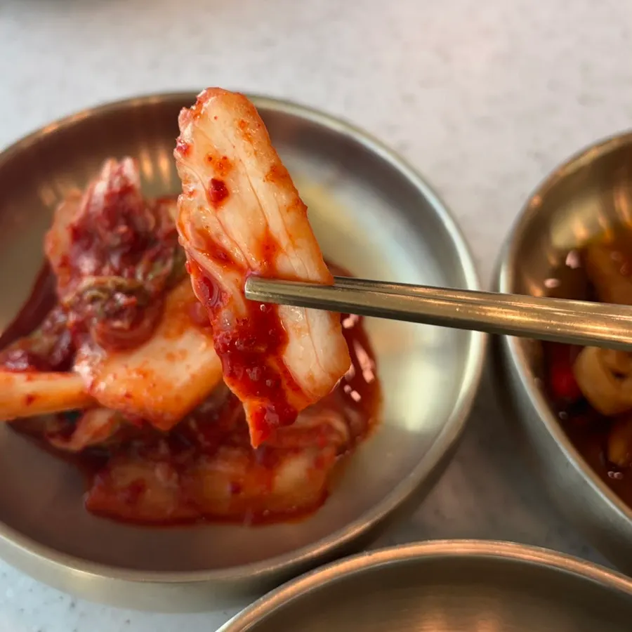 국밥과 곁들이는 김치 반찬