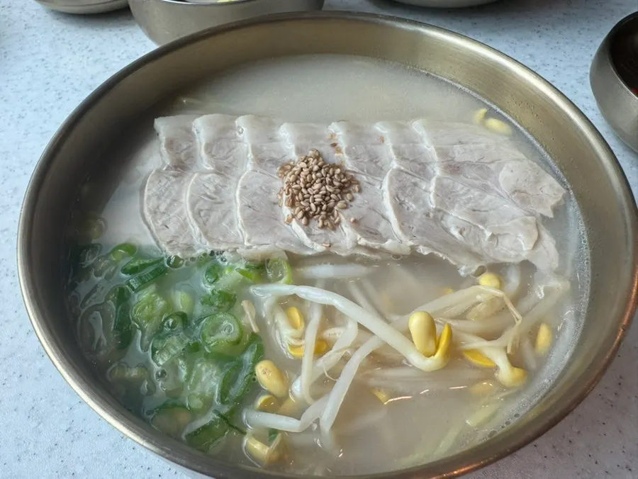 Pork topping over the bone broth
