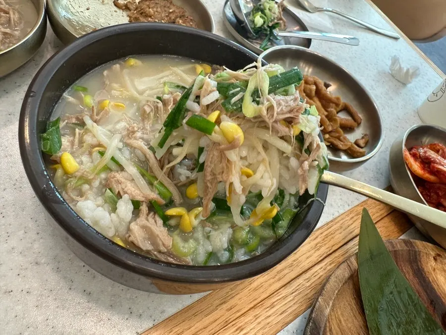 Lean pork rice soup served in an earthenware bowl