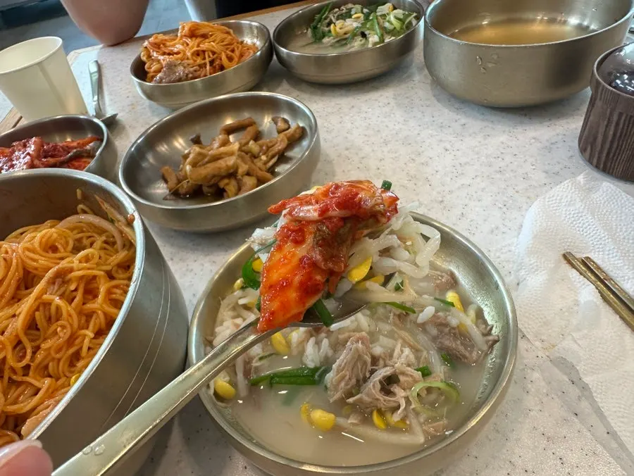 Toryeom-style broth filled with generous lean pork