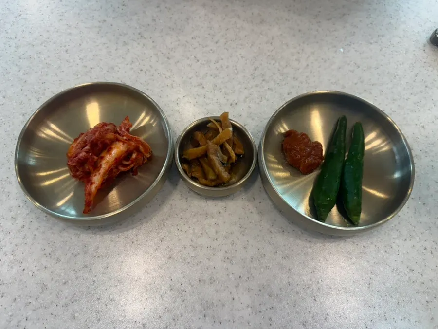 진한 사골 고기국수 한 그릇