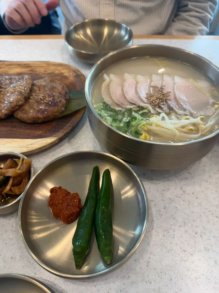 단짠 맛의 한담국수 수제 떡갈비